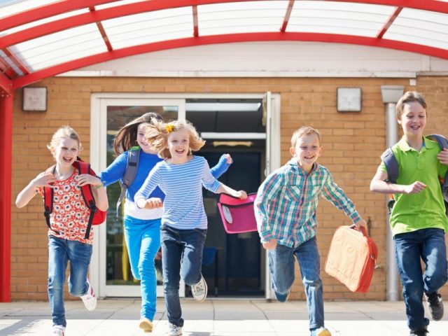 Tutti a scuola con l’abbigliamento bambino personalizzato