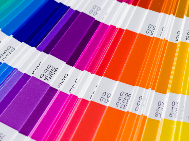 Come utilizzare al meglio i colori Pantone del 2021 nell’abbigliamento