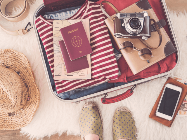 Vacanze 2021, 6 accessori utili da mettere in valigia