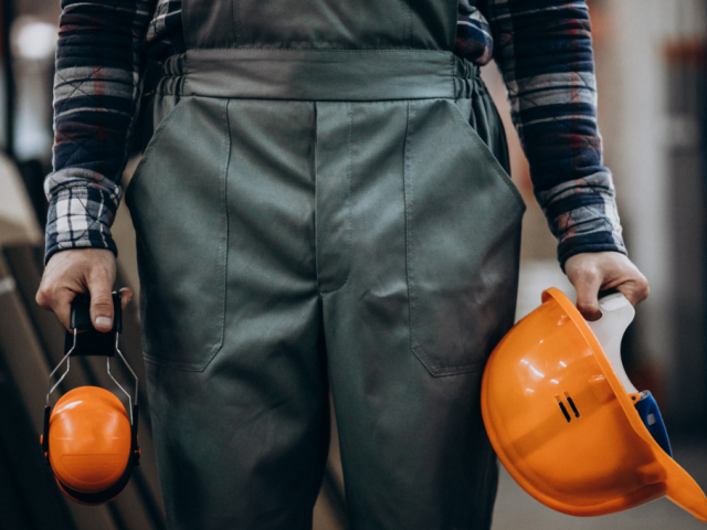 Guida completa all’abbigliamento da lavoro: materiali, comfort e sicurezza