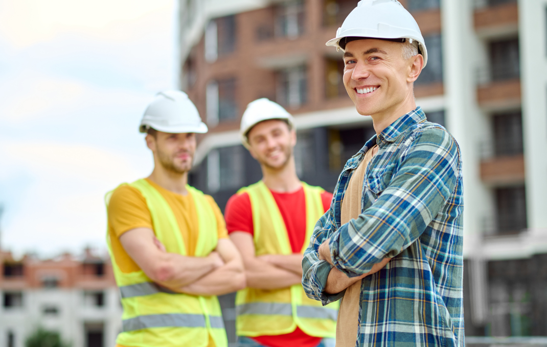 Come scegliere i migliori bermuda da lavoro personalizzati per aziende e professionisti