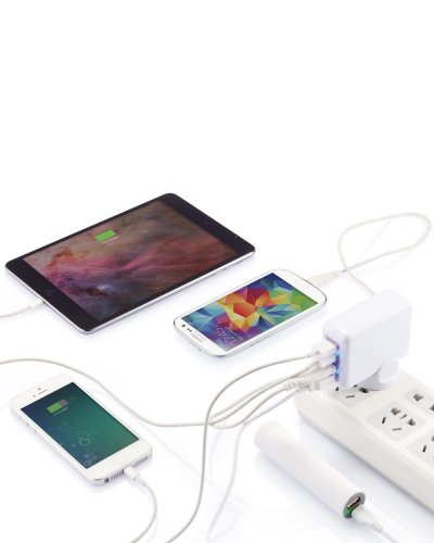 Adattatore da viaggio con quattro porte USB