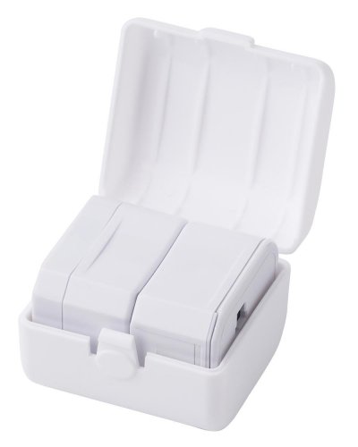 Adattatore da viaggio con custodia Coby Bianco