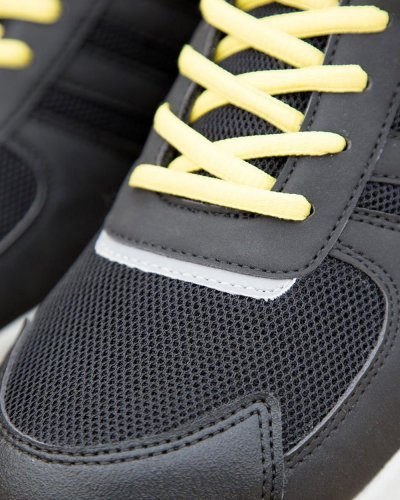 Scarpa con punta in gomma protettiva
