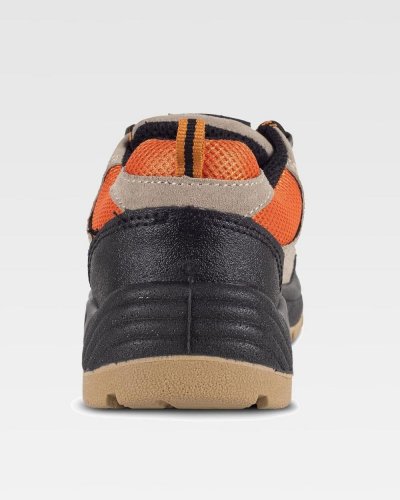 Scarpe scamosciate con lacci tipo trekking