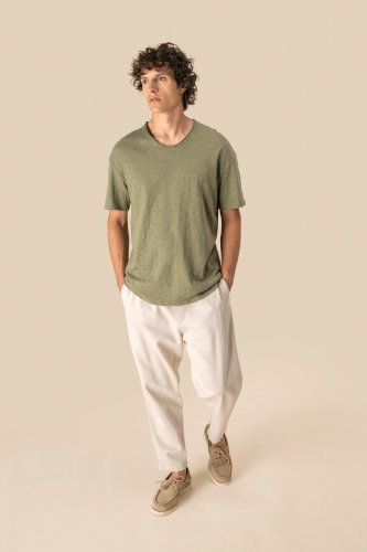 T-shirt uomo ecosostenibile con collo slub e spalle spioventi