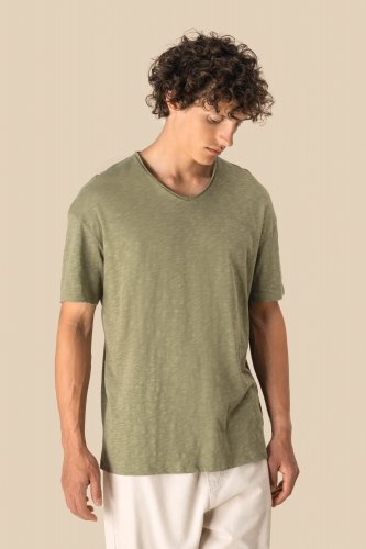 T-shirt uomo ecosostenibile con collo slub e spalle spioventi