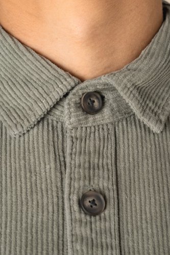 Sovracamicia uomo slavata ecosostenibile in velluto a costine