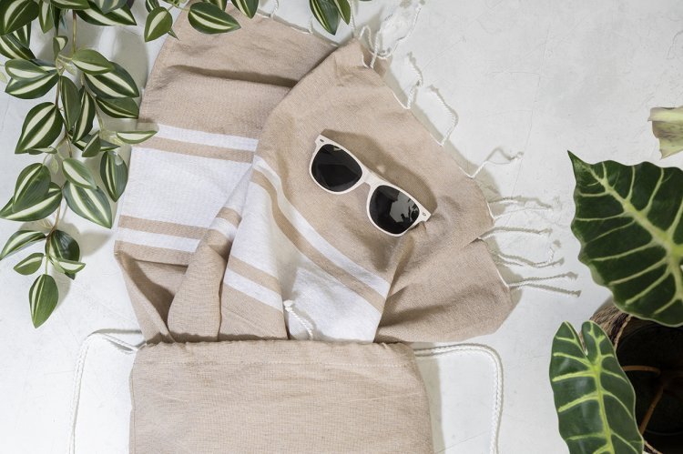 Telo mare in cotone riciclato e sacchetto con chiusura a coulisse tort
