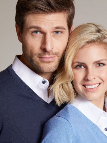 Men's v-neck pullover