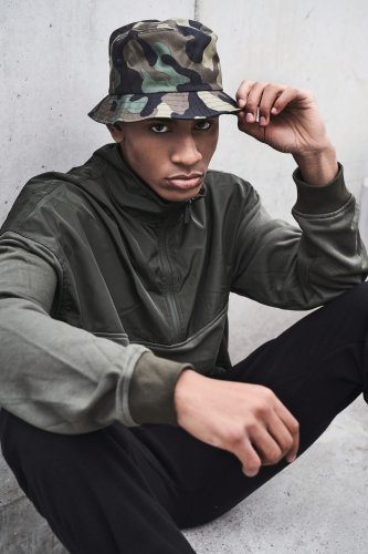 Cappello da pescatore mimetico