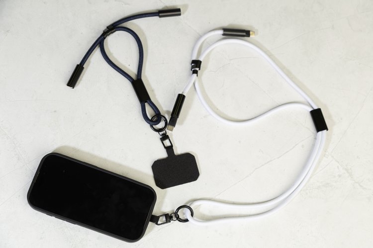 Cavo da 60 w con lanyard portacellulare in rpet holcharge