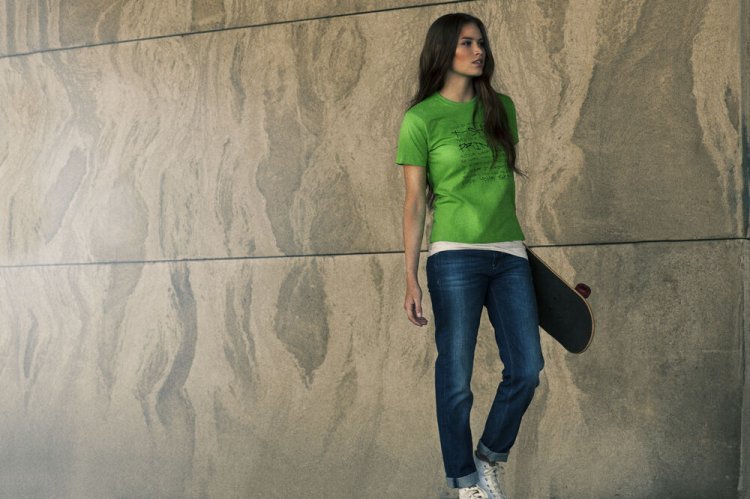 Heavy t-shirt lady