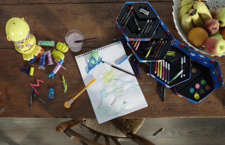 Set artistico kenji | scatola esagonale in cartone | 54 pz