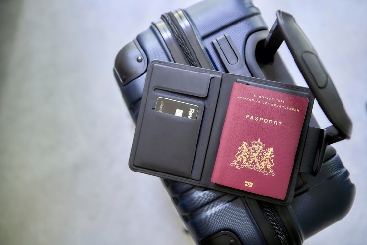 Portapassaporto mavi | riciclato | con tracker