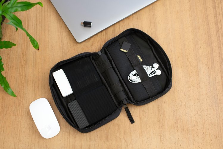 Portaoggetti tech calix | riciclato | più tasche