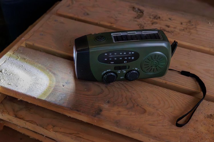 Radio d'emergenza solan | riciclata
