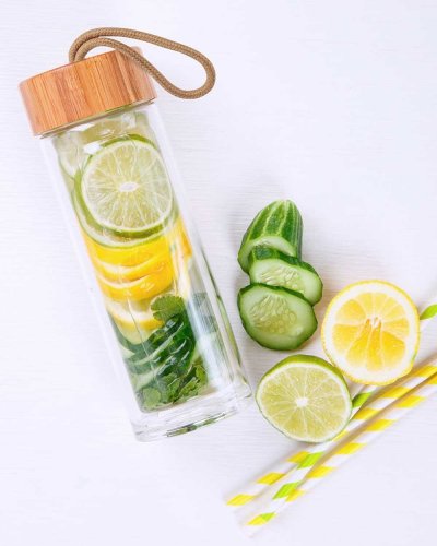 Botella Burdis de vidrio y bambú de 420 ml natural con asa