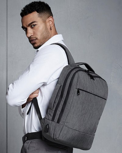 Q-tech charge convertible backpack