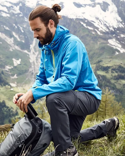 Giacca outdoor uomo  softshell impermeabile traspirante nera