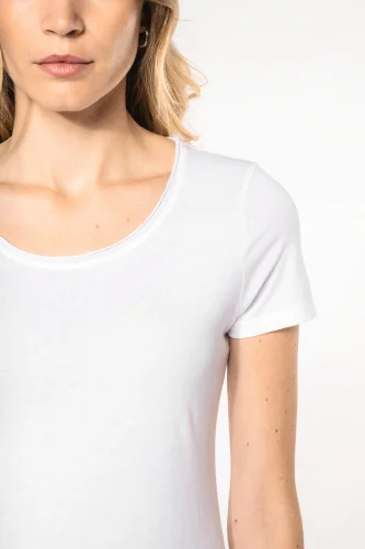 T-shirt donna maniche corte e collo con bordi a taglio vivo