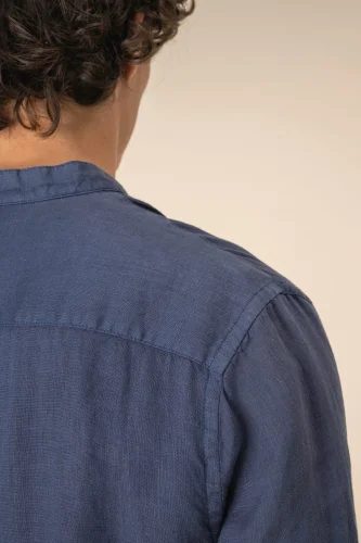 Camicia uomo con collo alla coreana slavata in lino