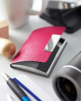 Porta biglietti Atlas in lega di zinco e PU con chiusura magnetica