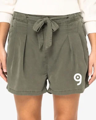 Short donna ecosostenibili slavati in lyocell
