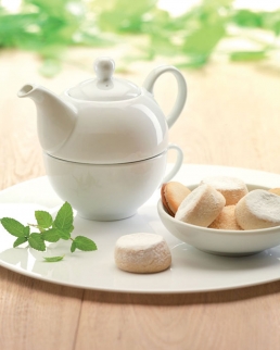 Set da tè con teiera e tazza