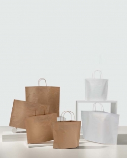 Shopper di carta color avana con maniglia ritorta 30 + 10 x 25 cm